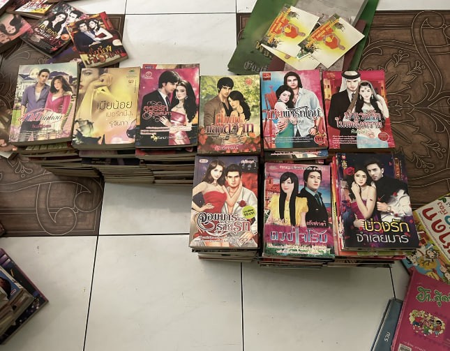 Sách tiểu thuyết bán bao 200 cuốn